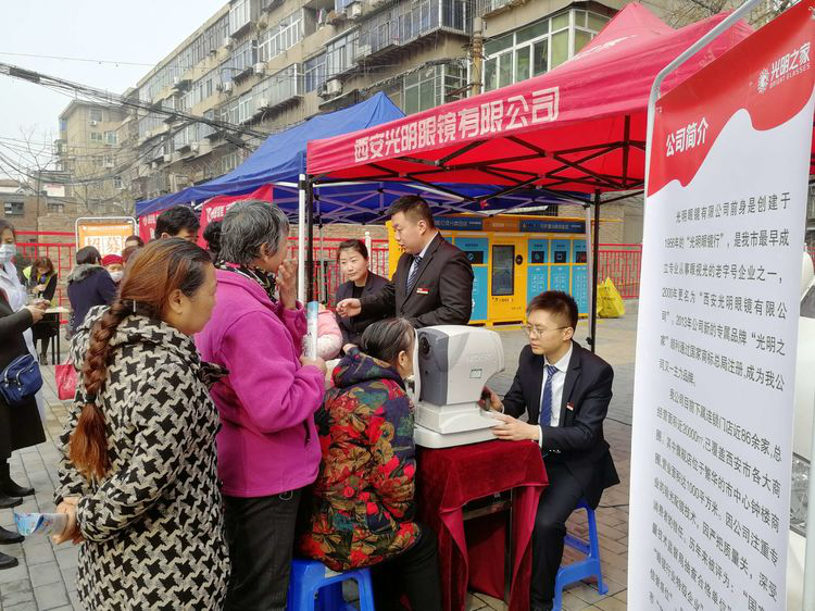 岗位学雷锋，服务树新风